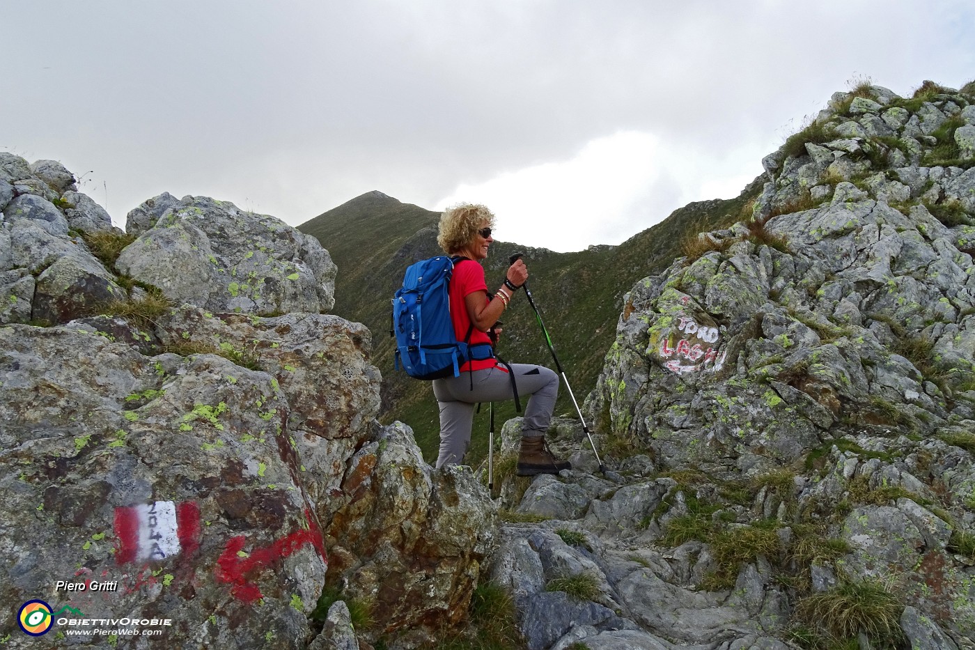 79 Piccola sella che ci riporta in terra bergamasca.JPG -                                